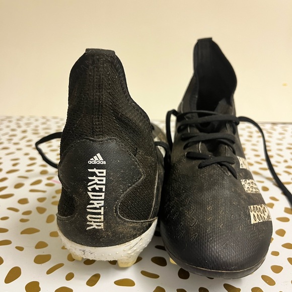 Adidas Jr Predator Freak Soccer Cleats - Picture 2 of 4